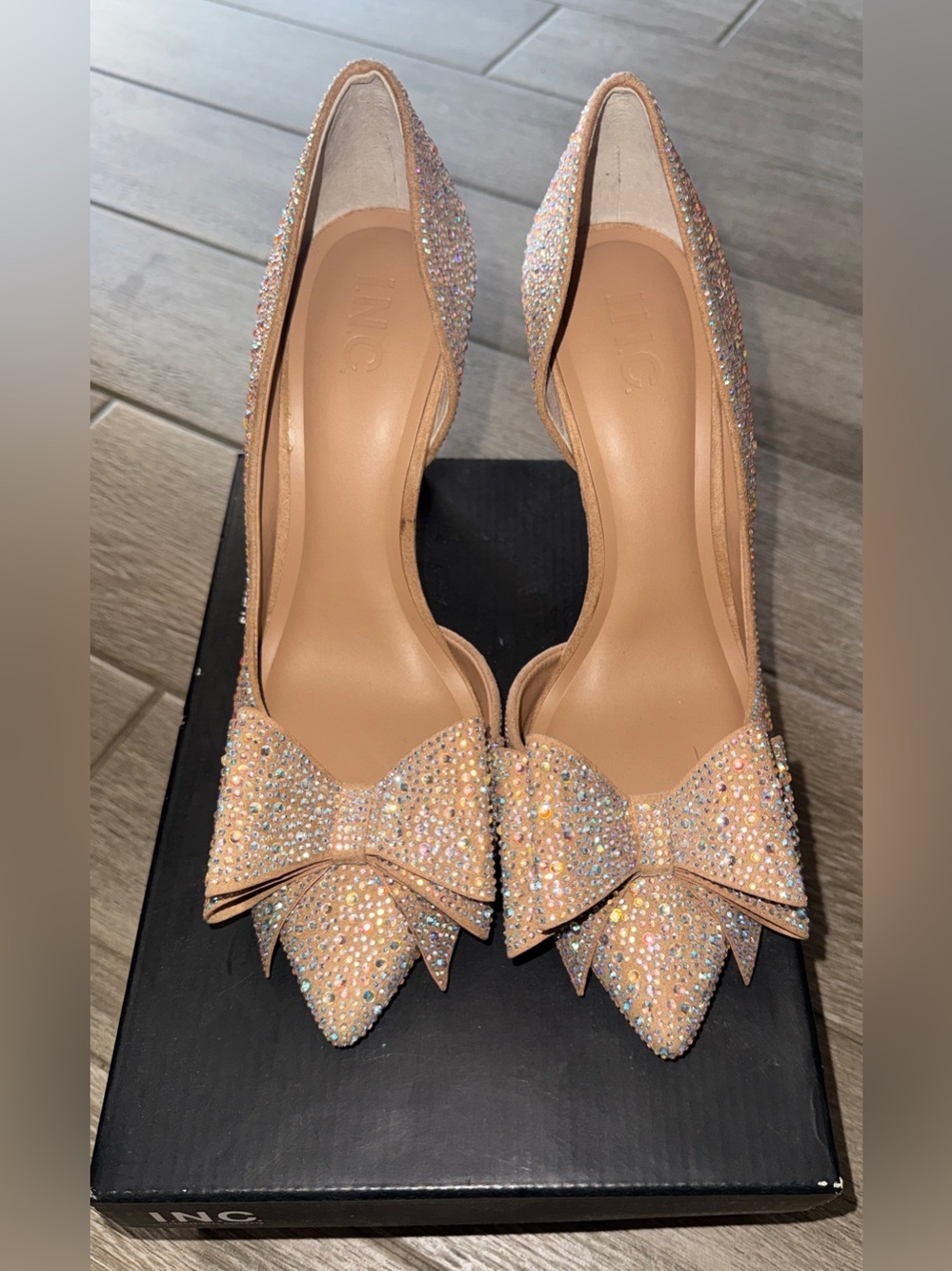INC International Concepts Champagne Crystal Bow Pointed Pumps (only worn once)